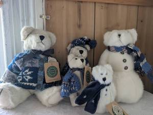 lot 4000 image: Boyds Bears Collectibles Teddy Bears with Winter Sweaters - 5 ct