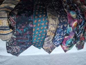 lot 5024 image: Mens Silk Neckties Collection - 9 Assorted Dress Ties