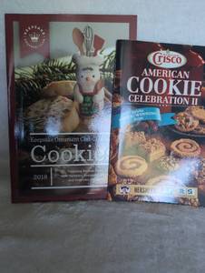 lot 5039 image: Crisco and Hallmark Cookie Recipe Cookbooks Collection