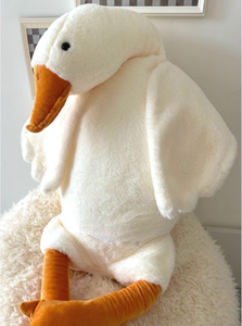 lot 324 image: Soft Goose Stuffed Animal - Retail $44
