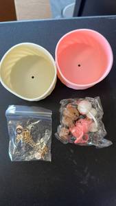 lot 364 image: 2 Water Bottle Boots, 3 Cat Straw Caps, and 3 Straw or Cup Charms - Retail $11