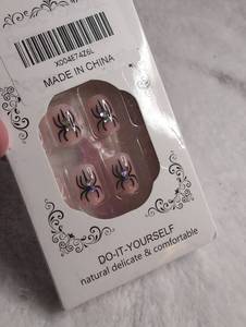 lot 3018 image: Spider Design Press-On False Nails Halloween Set