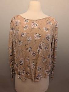 lot 3041 image: Everly Womens Floral Print Long Sleeve Blouse Size Large