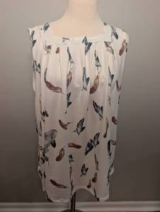 lot 3042 image: Womens Sleeveless Feather Print Blouse Size 2XL