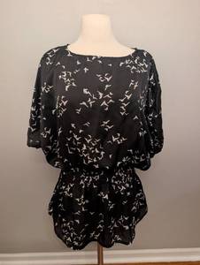 lot 3048 image: Jodifl Black Bird Print Blouse with Elastic Waist - Size Large