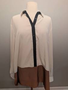 lot 3049 image: Talbots Womens Button-Up Blouse with Black Contrast Trim - Size XL