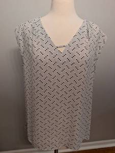 lot 3053 image: Banana Republic Polka Dot Sleeveless Blouse Size Large
