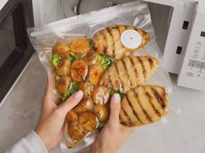 lot 3031 image: Chef Preserve X-Large Vacuum Sealer Bags 10 Pack