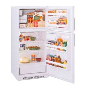 lot 1001 image: White Top-Freezer Refrigerator - Retail $500