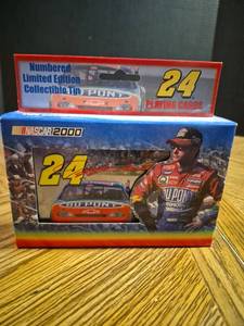 lot 3 image: NASCAR Jeff Gordon #24 Collectible Tin with Playing Cards
