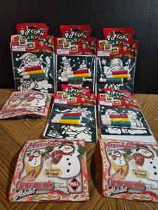 lot 8 image: Christmas Craft Kit Bundle Popcorn Art and Wood Ornament Sets