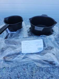 lot 71 image: Pampered Chef Nylon 4-Piece Cookware Set Black