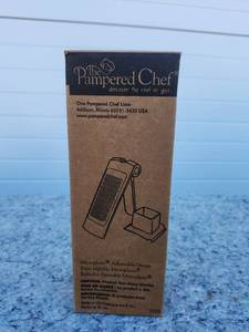 lot 72 image: Pampered Chef Microplane Adjustable Grater Model 1105