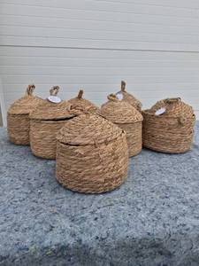 lot 101 image: Handwoven Natural Seagrass Storage Baskets with Lids Set