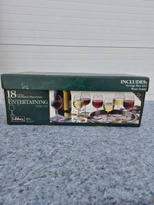 lot 106 image: Libbey 18-Piece All Purpose Wine Glass Set with Storage Box