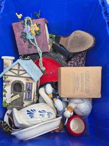 lot 116 image: Mixed Decorative Items and Collectibles Lot