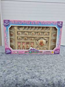 lot 124 image: My Home 37 Piece Deluxe Porcelain Teddy Bear Dining Set