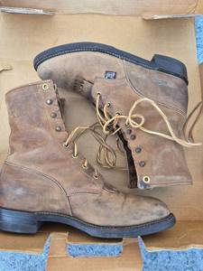 lot 139 image: Justin Leather Work Boots Size 9.5B