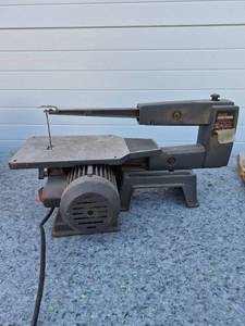 lot 141 image: Sears Craftsman 16 Inch Scroll Saw with Cast Iron Base - Powers On