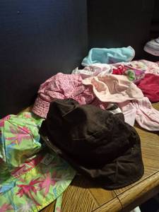 lot 159 image: Mixed Childrens Clothing and Hat Bundle