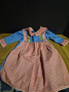 lot 160 image: Girls Traditional Folk Dirndl Dress with Embroidered Flowers