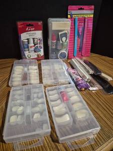 lot 168 image: Kiss Nail Art Kit with Acrylic Tools and Tips