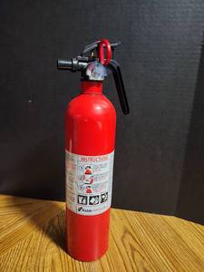 lot 212 image: Kidde Fire Extinguisher with Pressure Gauge