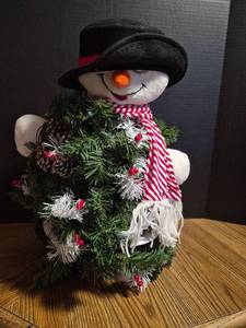 lot 226 image: Avon Dancing Snowman with Black Hat and Red Striped Scarf - Not Tested