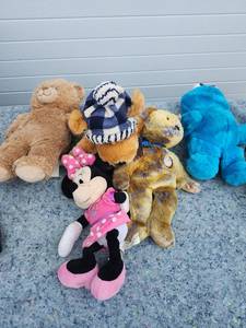 lot 261 image: Mixed Stuffed Animal Lot - Teddy Bears, Disney Minnie Mouse & Plush Collection