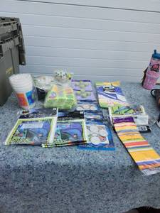 lot 266 image: Kids Birthday Party Supply Bundle with Batman Theme