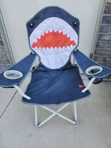lot 272 image: Shark Design Kids Folding Camping Chair