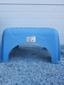 lot 280 image: Blue Plastic Step Stool with Non-Slip Surface