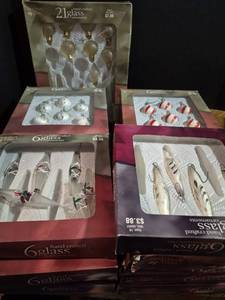 lot 303 image: Hand Crafted Glass Christmas Tree Ornament Sets
