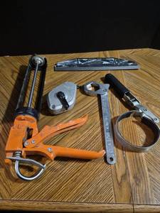 lot 307 image: Mixed Industrial Hand Tools and Wrenches Set