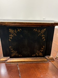 lot 19034 image: PLATE HOLDERS