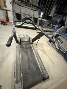 lot 19015 image: LIFE FITNESS TREADMILL
