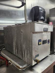 lot 15725 image: Pitco Commercial Deep Fryer with Basket