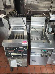 lot 15752 image: Commercial Deep Fryers with Digital Controls