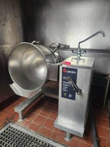 lot 15757 image: Groen Commercial Steam Jacketed Tilting Kettle