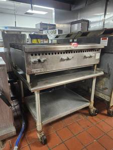 lot 15759 image: Commercial Kitchen Equipment Lot - Gas Range and Salamander Broiler