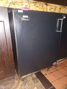 lot 15778 image: Perlick HC24HS Commercial Under Counter Refrigerator