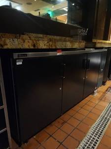 lot 15780 image: Commercial Kegerator Beer Dispensing System with Draft Tower