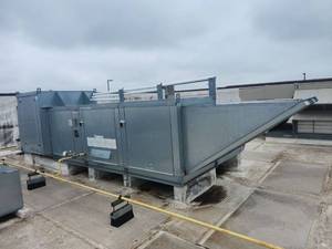 lot 15791 image: Commercial Rooftop HVAC Air Handling Unit with Controls