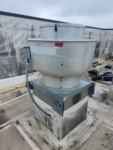 lot 15792 image: Commercial Rooftop Exhaust Fan with Motor Controller