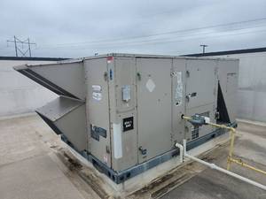 lot 15798 image: Lennox LGH120H4BH2Y Rooftop HVAC Package Unit