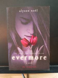 lot 2278 image: Evermore by Alyson Noel - The Immortals Series Book 1