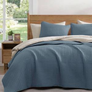 lot 1575 image: WRENSONGE Queen Quilt-3 Pieces Lightweight Bedspreads Oxford Blue Queen Size Quilt Bedding Set for All Seasons, Soft Summer Coverlet with 2 Pillow Shams Suitable for Bed & Couch