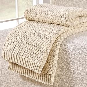 lot 5440 image: OnesCosy Throw Blanket 56 X 52 in