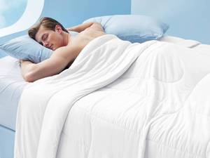 lot 1662 image: Bedsure Cooling Comforter Queen Size - Cooling Blankets for Hot Sleepers, Lightweight Comforter for Summer with Dual-Sided Cool Tech, Soft Breathable Cold Blanket for Sleeping, White, 88x88 Inches