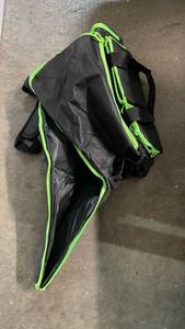 lot 11046 image: Green And Black Sport Bag
